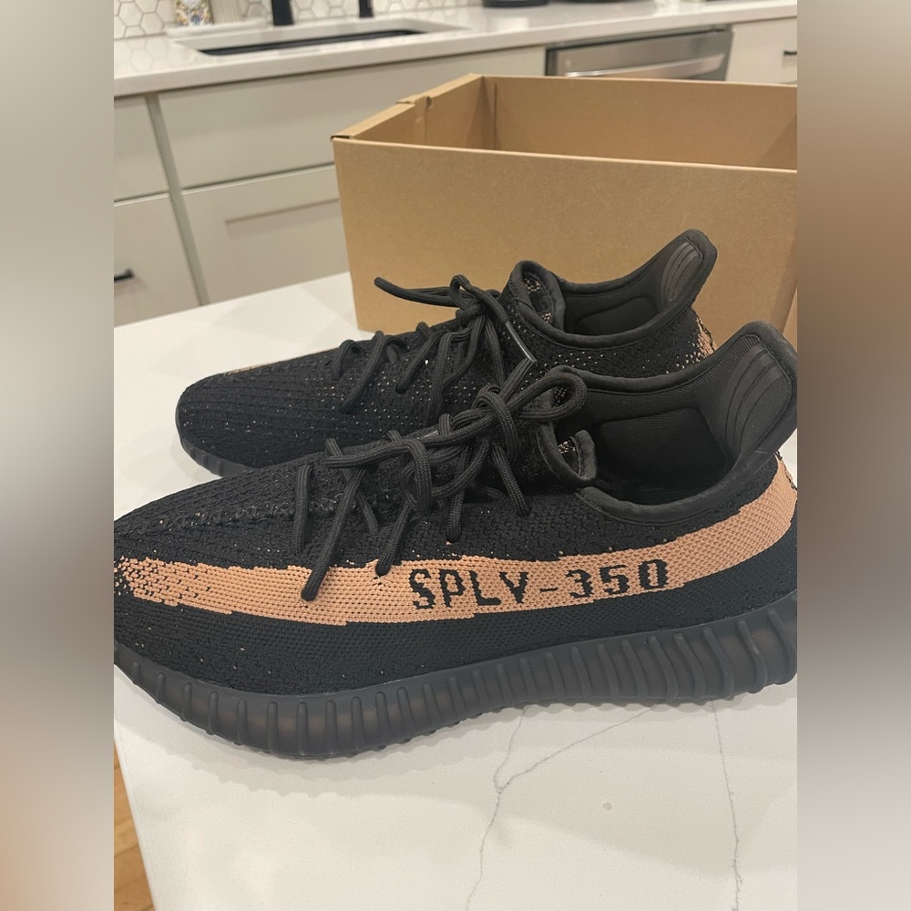 Adidas Yeezy boost 350 v2 Core Black Copper Size 8.5 BY1605 Black Tan